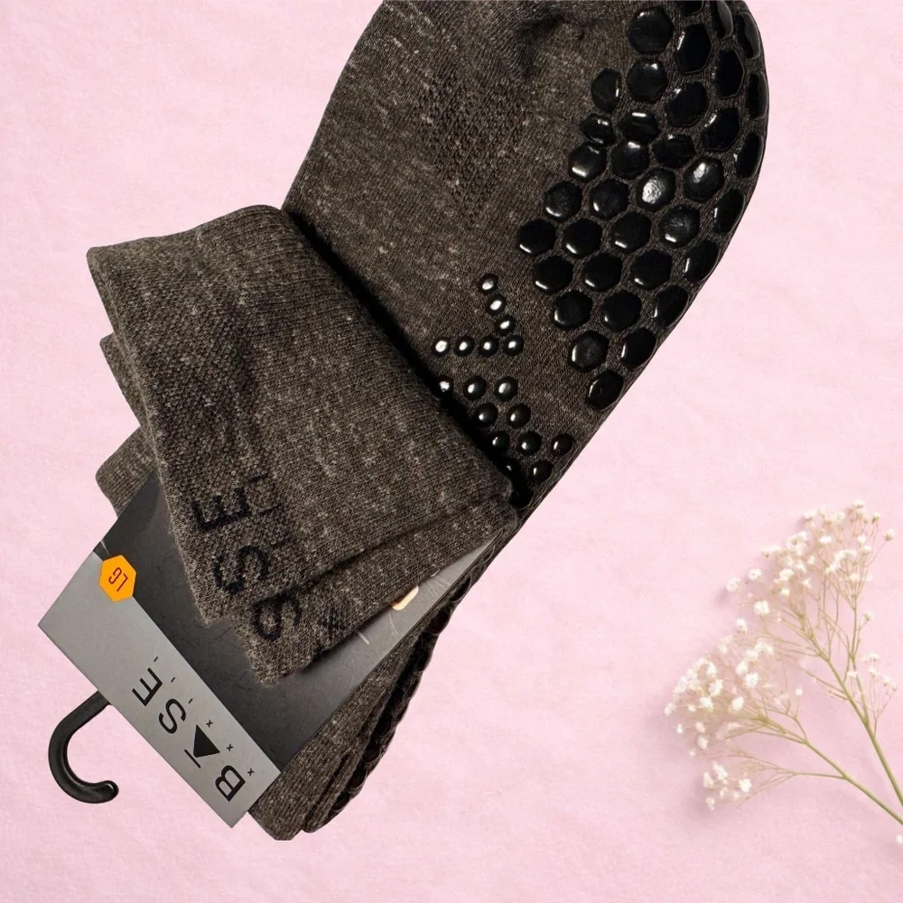 Grip Socks Pilates Barre Low Rise Ankle Socks 🩰 🤍 ✨ 🌸